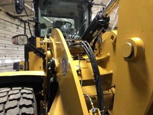 Cat skid steer hydraulic quick attach